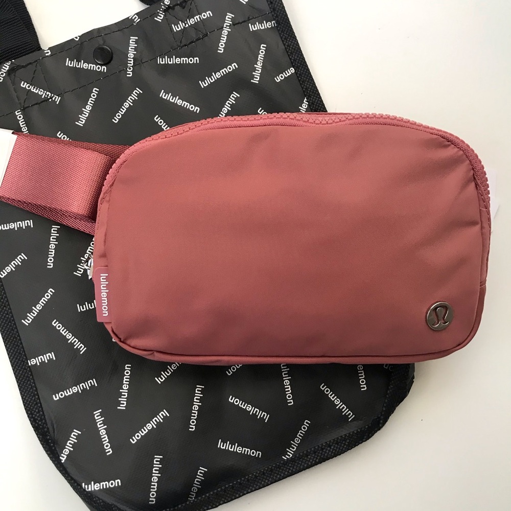 🌷NWT lululemon Everywhere Belt Bag - Brier Rose